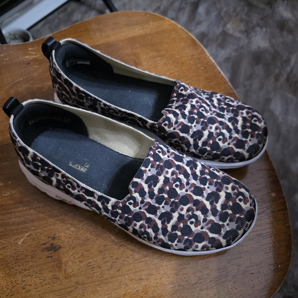 Sketchers Go Walk Classic Washable Slipons Leopard Print 6.5 Pre Owned